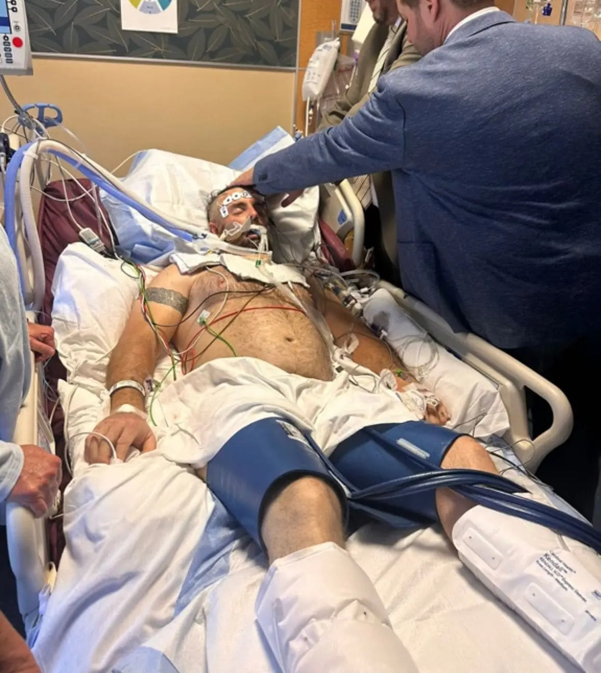 Ele nos protegeu. Agora precisa de você — salve este herói.